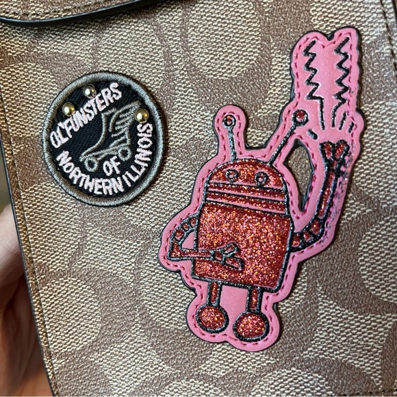 Brand new Coach KEITH HARING Phone Crossbody In Signature Canvas With Patches - Picture 4 of 5